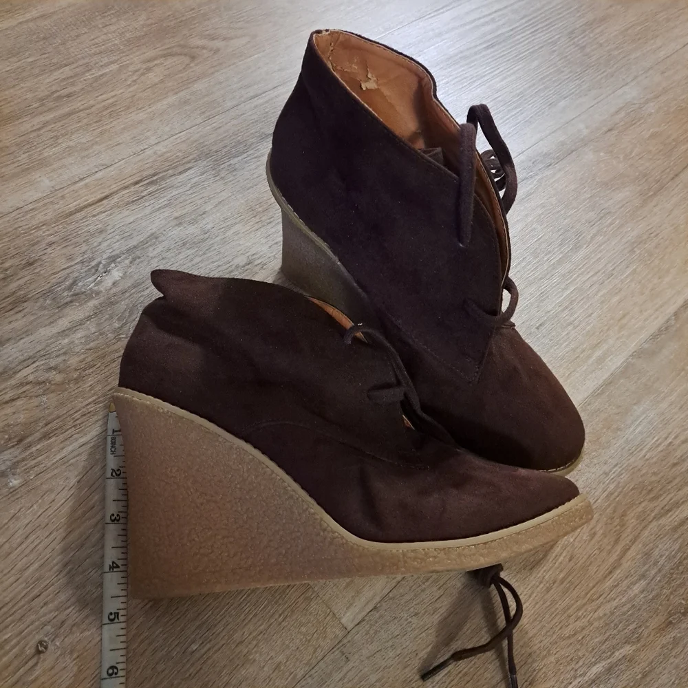 Qupid Brown Faux Suede Lace-up Wedge Ankle Booties Women's Size 10